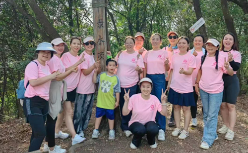 興千田集團(tuán)女職工參加興富社區(qū)“健步新征程，巾幗綻芳華”徒步活動2